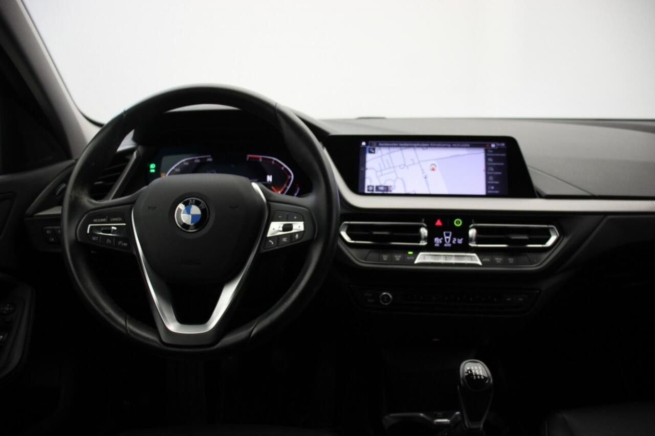 BMW 1-SERIE 118i Business Edition - Carplay, Camera, Leer, Cruise