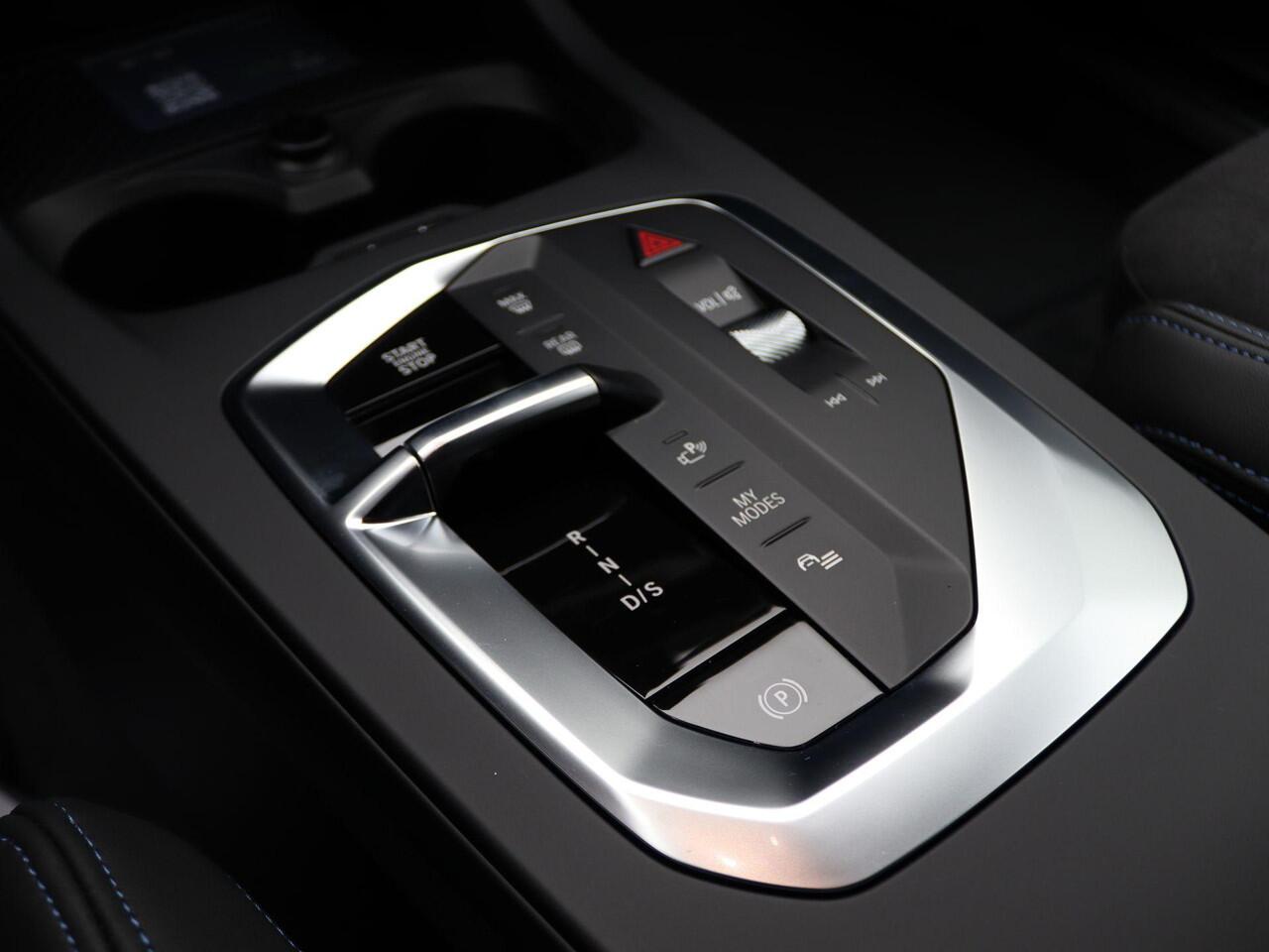 BMW 1-SERIE 120 M Sportpakket Pro | Premium Pack | Stuurwielrand Verwarmd | Achteruitrijcamera | Driving Assistant | 18''