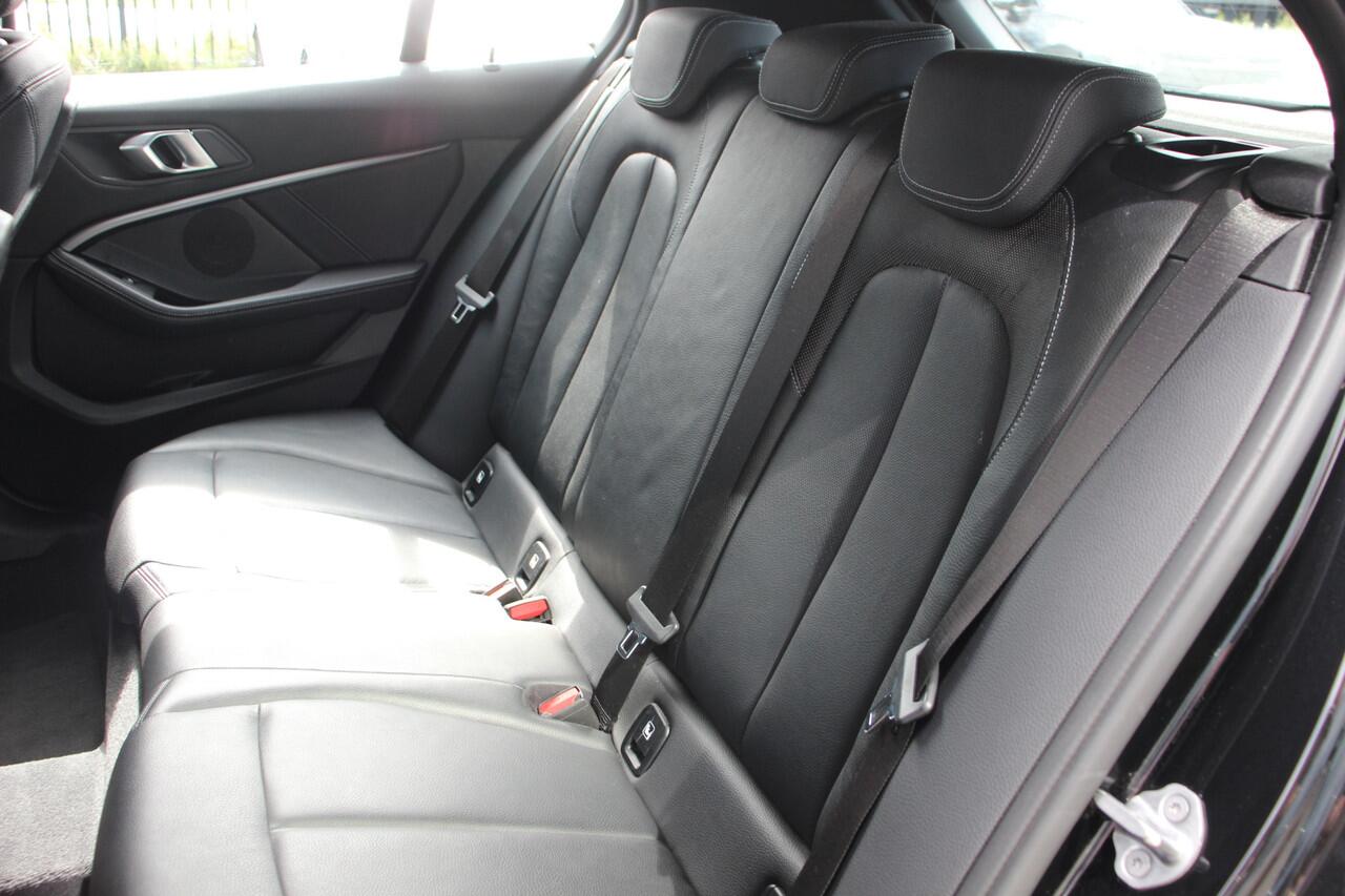 BMW 1-SERIE 118i M-Sport | Digitale cockpit | Leder | camera | DAB