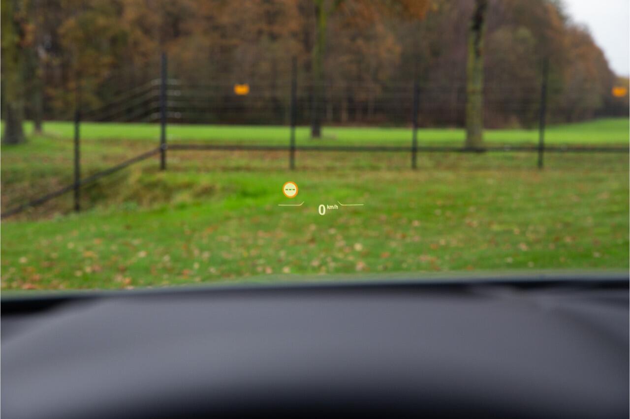 BMW 1-SERIE M135i xDrive High Executive 306pk , Kuipstoelen, Harman/Kardon, Head-up display, Sfeerverlichting