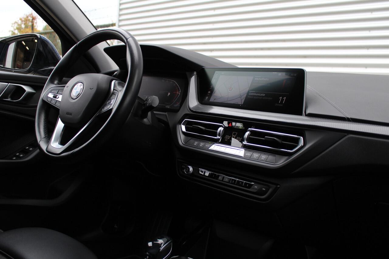 BMW 1-SERIE 118i Executive Edition | Cruise Control | Origin NL | Parkeersensoren | Navigatie