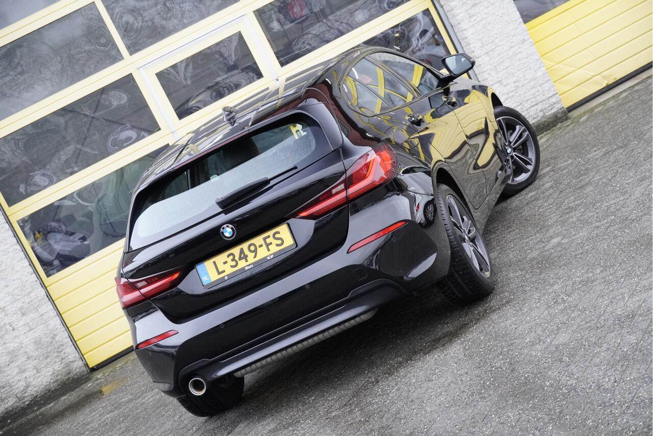 BMW 1-SERIE 116i Automaat! 5drs Sport Business Edition BJ2021 Lmv 17" | Led V+A | Pdc | Navi | Dashboard verlichting | Virtual cockpit | Climate control | Cruise control | Sportstoelen | Verwarmde voorstoelen | Getint glas