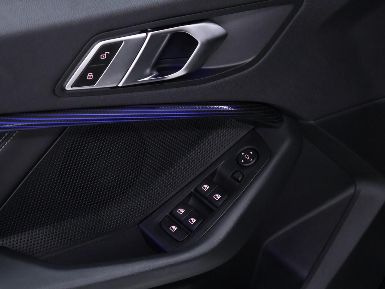 BMW 1-SERIE 118i Sport Line [APPLE CARPLAY, ANDROID AUTO, CRUISE CONTROL, PDC V+A , AUTOMATISCHE AIRCO, LANE ASSIST, BMW LED, NIEUWSTAAT]