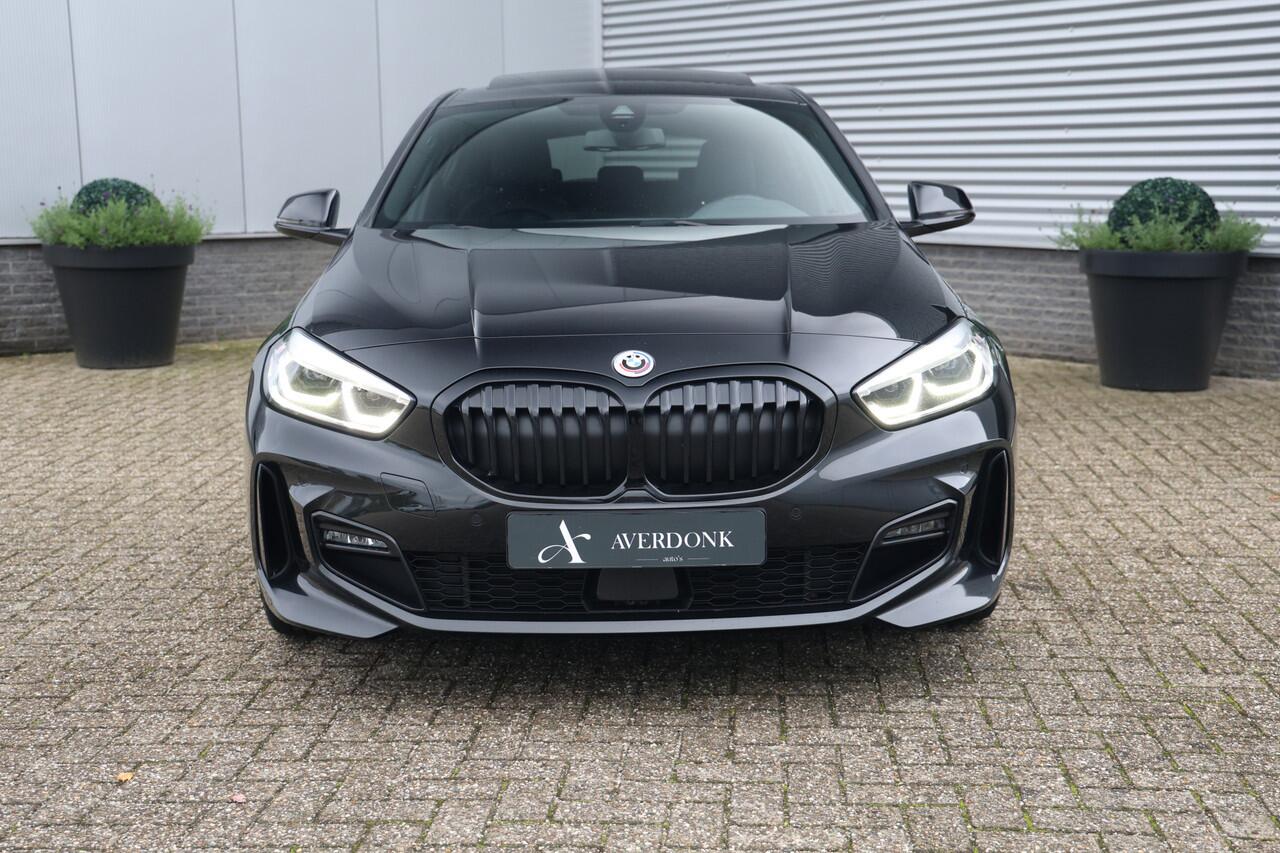 BMW 1-SERIE 118i M-Sport Aut. NAP|Pano|Stoelvw|Cam|Trekhaak|Leder