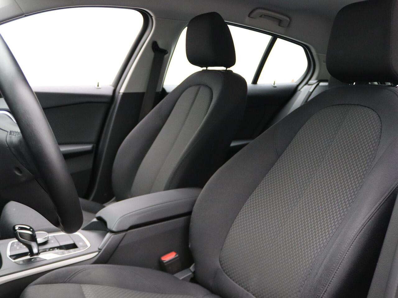 BMW 1-SERIE 5-deurs 118i Executive | BMW Live Cockpit Professional | DAB | 16"