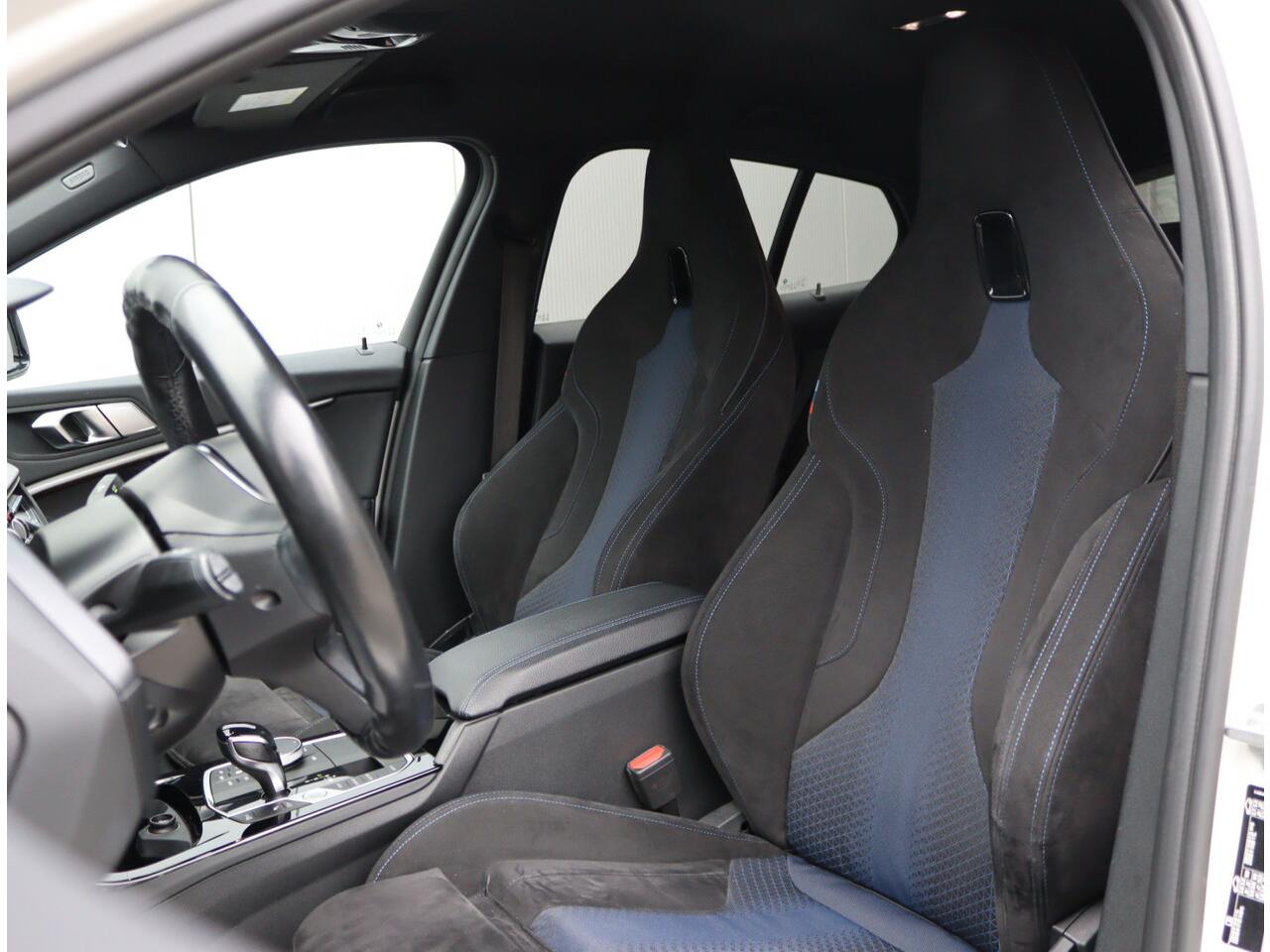 BMW 1-SERIE 120i M-sport | Parkeercamera | Keyless | Schaalstoelen