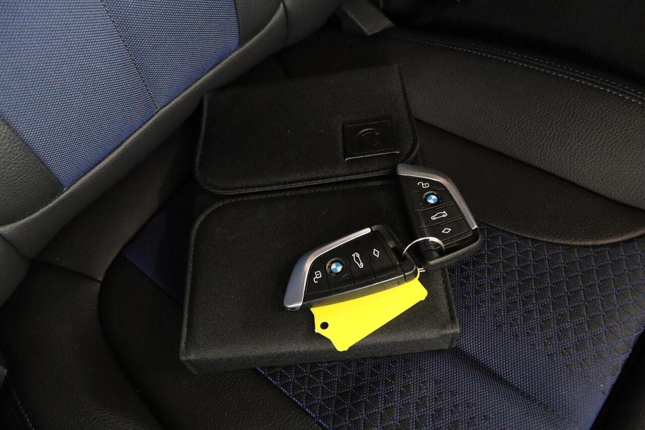 BMW 1-SERIE 118i Executive Edition | M sport | stuur + stoel verw | hifi | 18" |