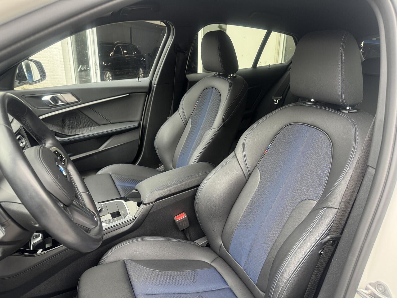 BMW 1-SERIE 118i High Exe, M-Pakket DAB-tuner, Apple/Android, Lichtpakket . Neem contact op en we maken een afspraak!