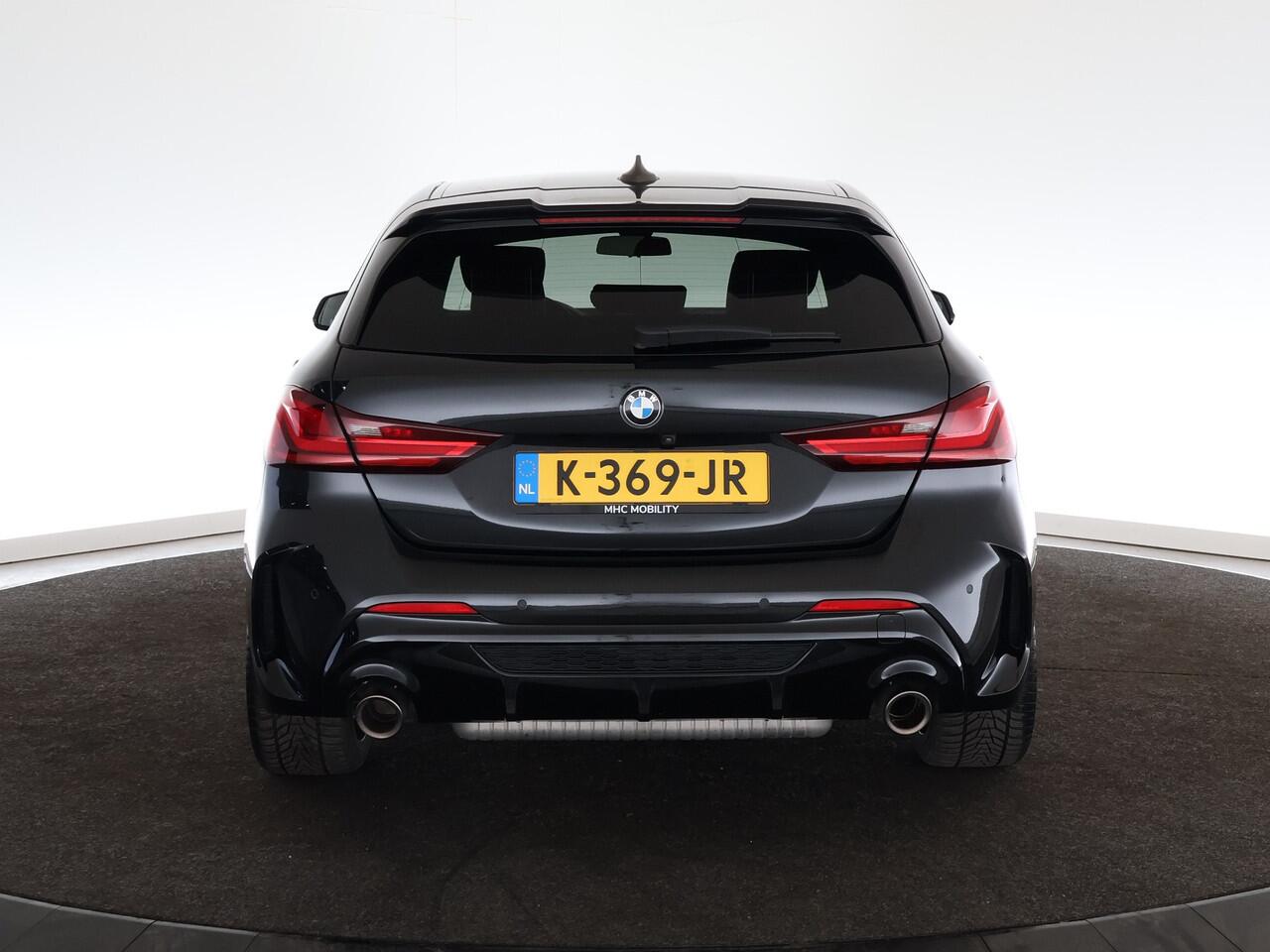 BMW 1-SERIE M135i xDrive High Executive Edition | Leder | H&K | HUD | Camera |*