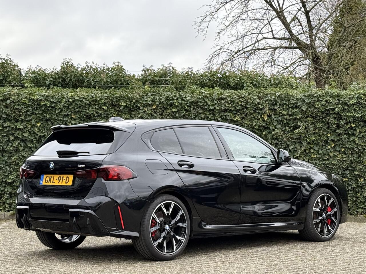 BMW 1-SERIE 5-deurs 120 | M-Sport Pro | 19'' | Driv. Ass. Prof. | Harman/Kardon | Shadow Line | BSI 3jr - 40.000 km