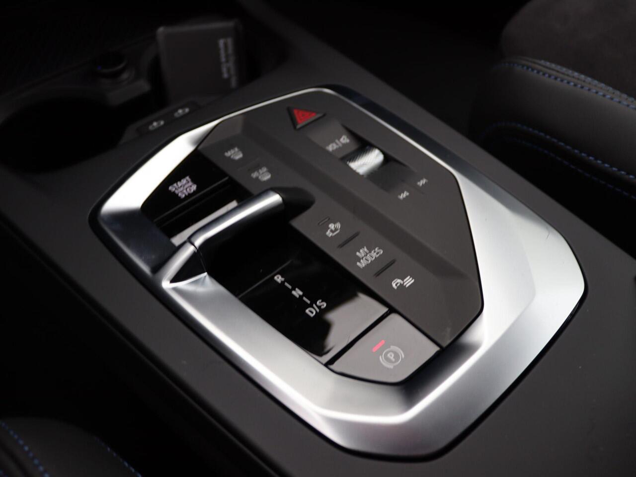 BMW 1-SERIE 120 M Sportpakket Pro | Premium Pakket | Stuurwielrand Verwarmd | Comfort Access | 19''