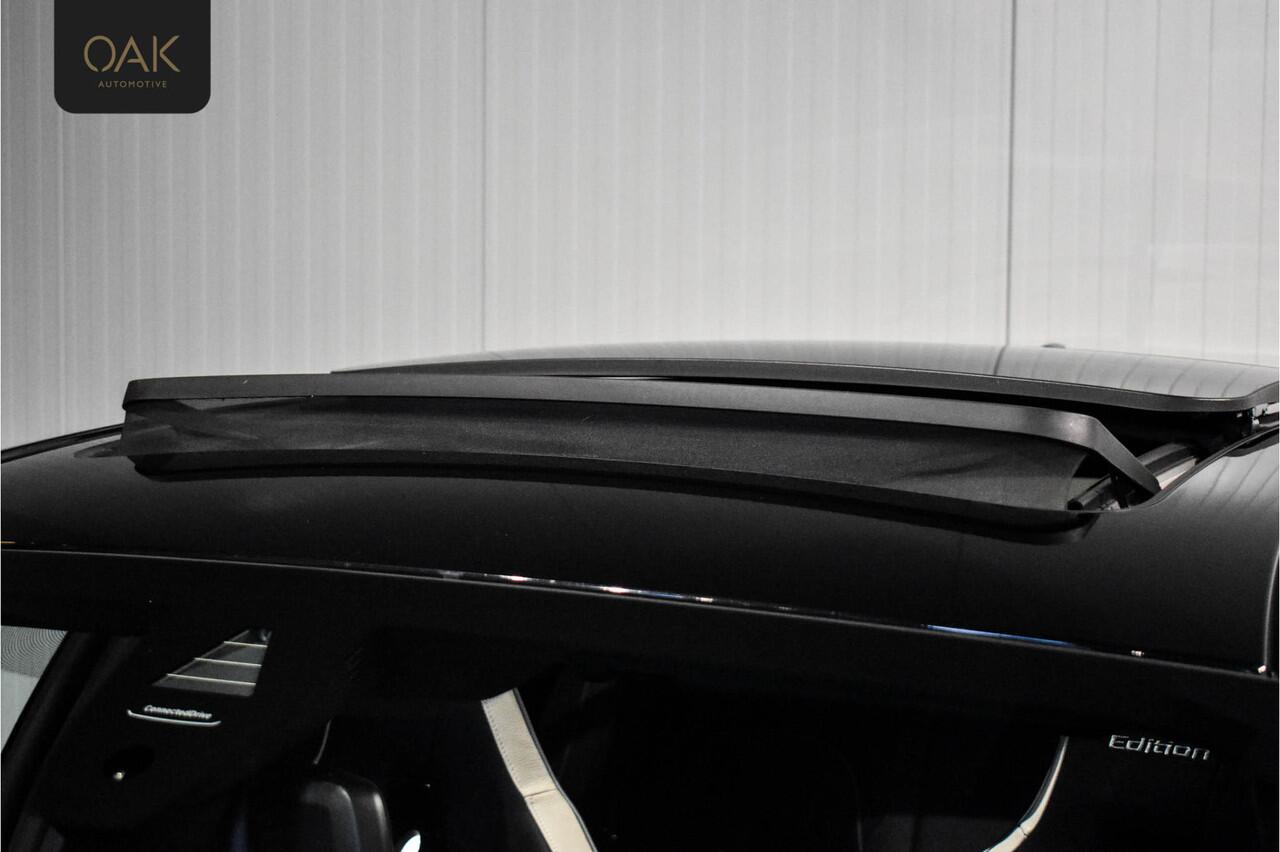 BMW 1-SERIE M135i xDrive | Live Cockpit | Panorama | Schaalstoelen | Memory | H&K | Head-Up | ACC | 19"LM | Saphire Zwart