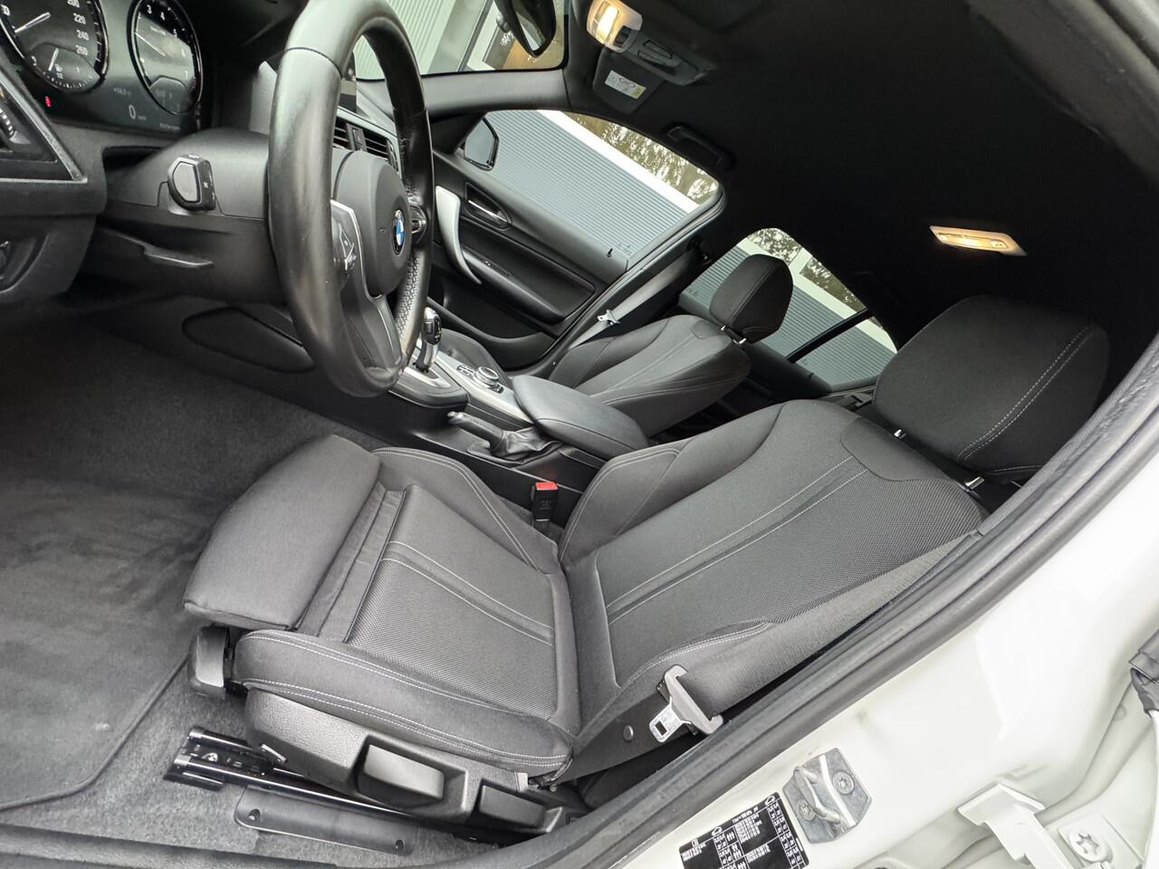 BMW 1-SERIE 118i 136pk Automaat Executive PDC Navigatie LED