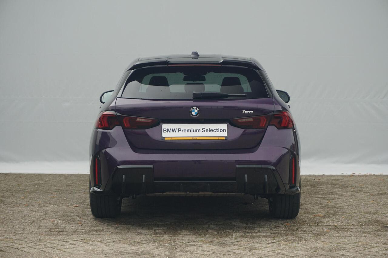 BMW 1-SERIE 5-deurs 120 M Sportpakket Pro 19'' / Panoramadak / Harman Kardon / Driving Assistant Plus / Trekhaak