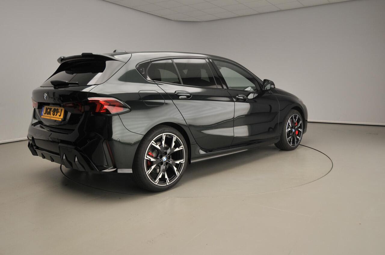 BMW 1-SERIE 5-deurs 120 | M-Sportpakket | LED | Leder | HUD | Active cruise | Schuifdak | Elektr. zetels | DAB | Harman-kardon sound | Alu 19 inch