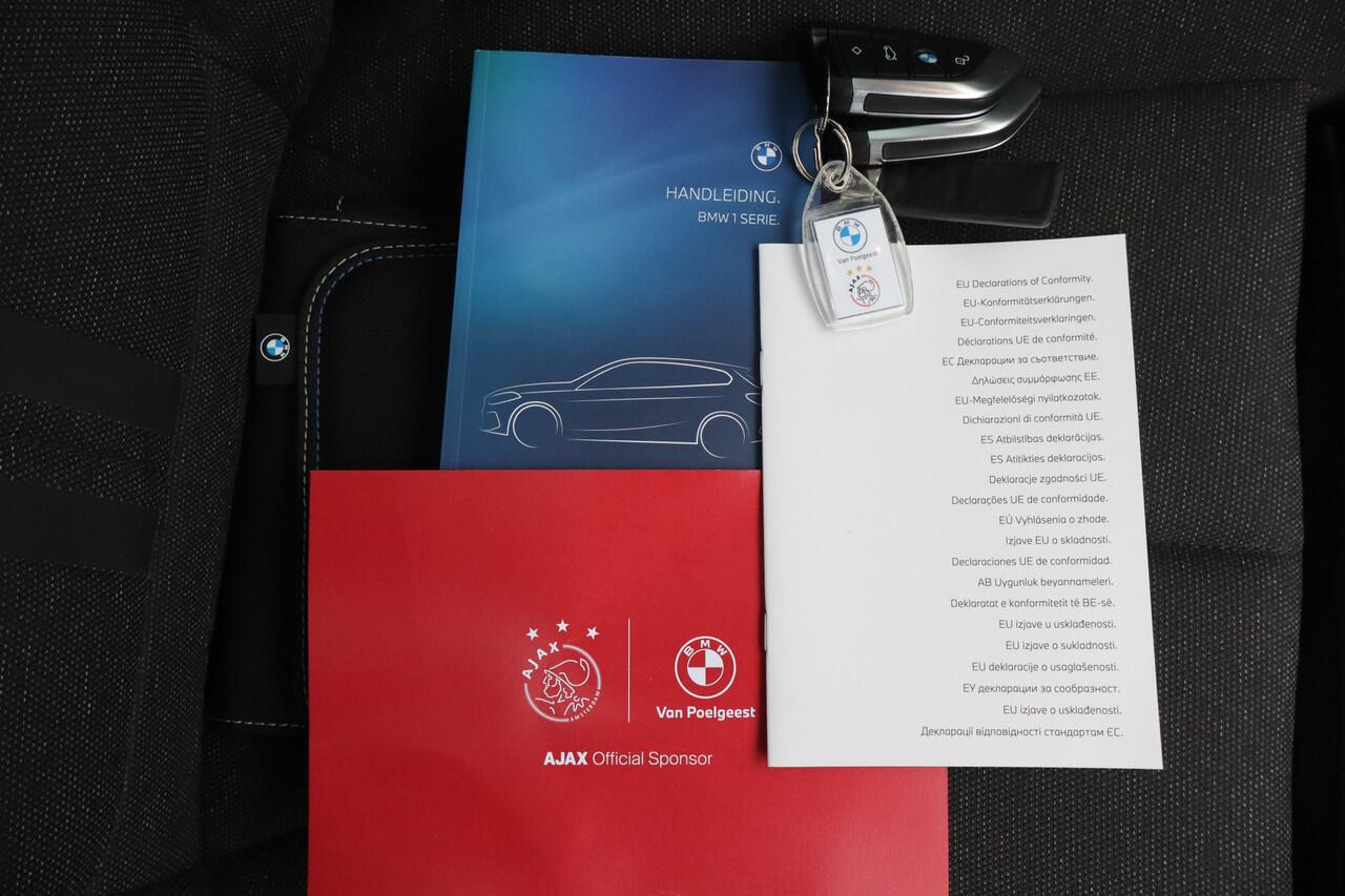 BMW 1-SERIE 118i Introduction Edition NL-Auto!! Pano I Stoelverwarming I Sfeerverlichting