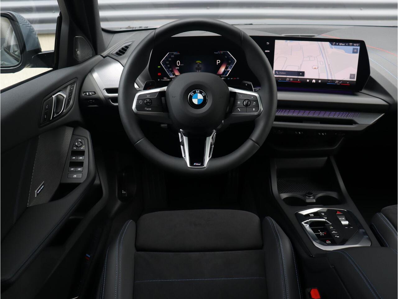 BMW 1-SERIE 120 | M Sportpakket Pro | Panodak | Harman Kardon | Head-Up | Driving Assistant Plus | Parking Assistant Plus | Elektr. Voorstoelen | Comfort Access | 19'' LMV