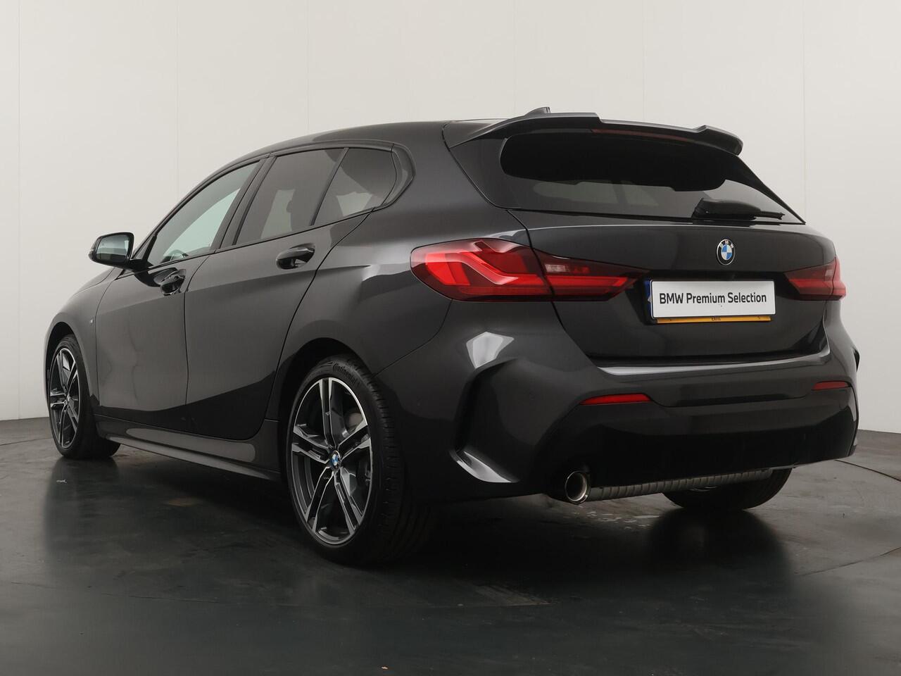 BMW 1-SERIE 118i Executive M-sportpakket | Panoramadak | HiFi | Stuurverwarming |