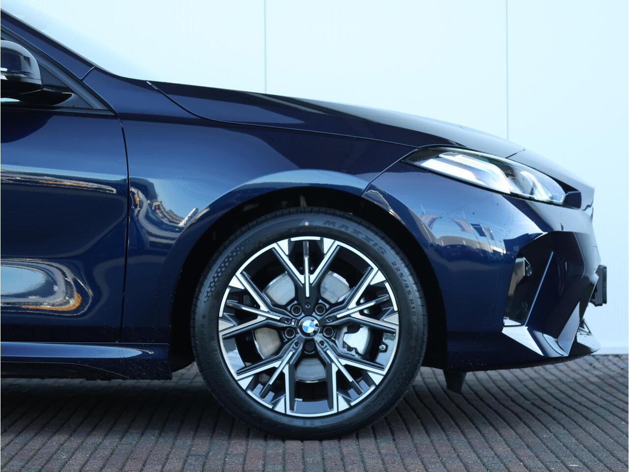 BMW 1-SERIE 120 M Sport Design Edition M Sportpakket/ Stuurwielrand verwarmd/ Achteruitrijcamera/ Getint Glas/ Sportstoelen/ Stoelverwarming/ Driving Assistant