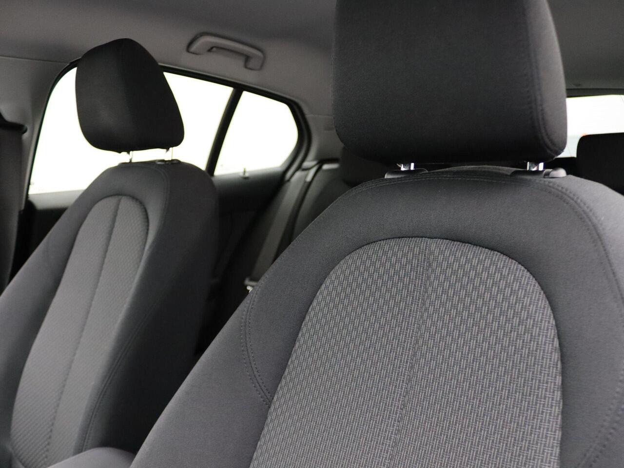 BMW 1-SERIE 5-deurs 118i Executive Edition | PDC | 16"