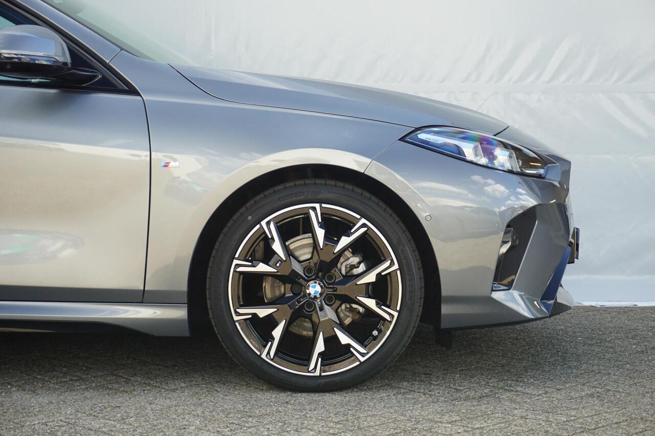 BMW 1-SERIE 120 M Sportpakket 19'' / Comfort Acces / Head-Up Display / Parking Assistant Plus
