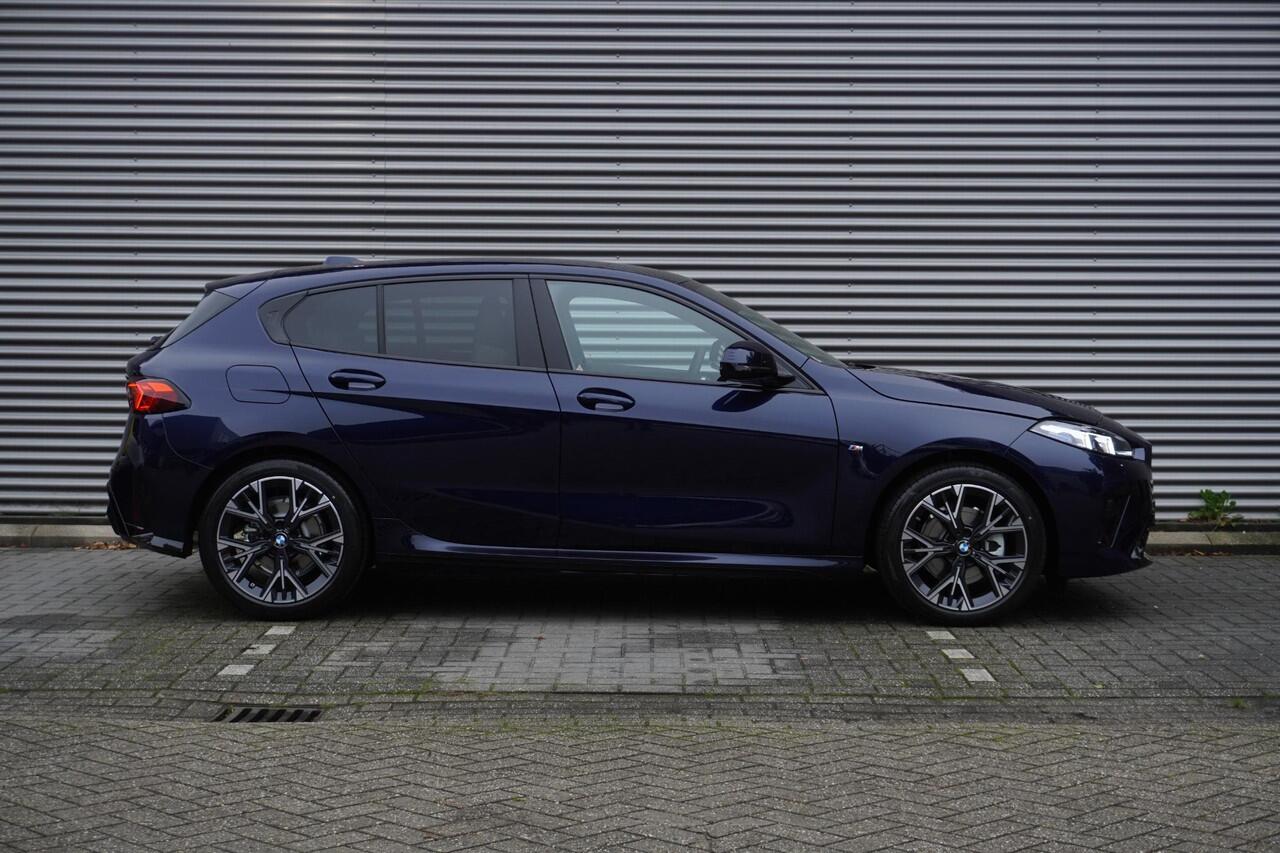 BMW 1-SERIE 5-deurs 120 M Sportpakket | Harman Kardon | Elektr. Achterklep | Draadloze Lader | Comfort Acces | Verwarmd Stuur | Verwarmde Voorstoelen