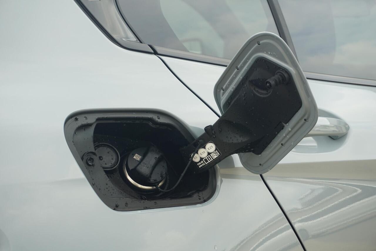 BMW 1-SERIE 120 M Sportpakket 18'' / Adaptief onderstel / Parking Assistant / Verwarmde voorstoelen