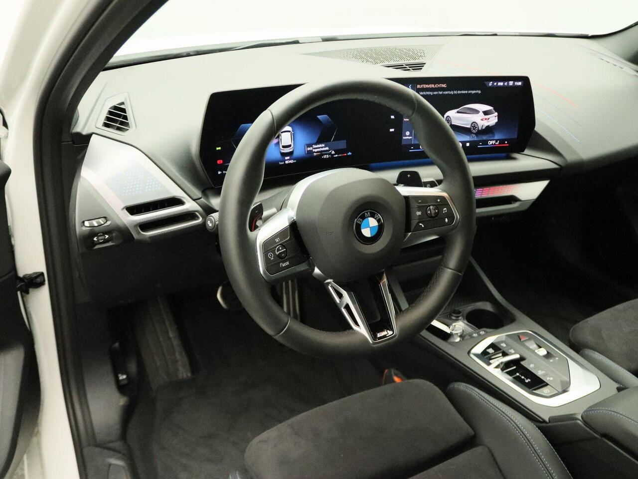 BMW 1-SERIE 120 M Sportpakket | Premium Pack | Achteruitrijcamera | Driving Assistant | Parking Assistant | 18''