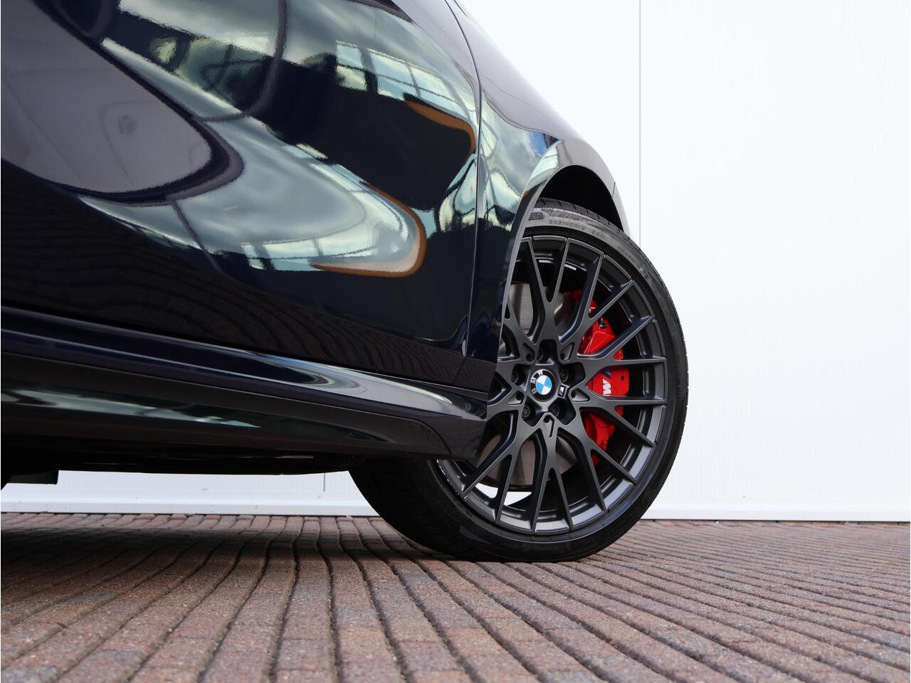 BMW 1-SERIE 120 M Sport Design Edition M Sportpakket Pro/ Stuurwiel verwarmd/ Comfort Access/ panoramadak/ Head-Up/ Harman-Kardon/ M Sportstoelen