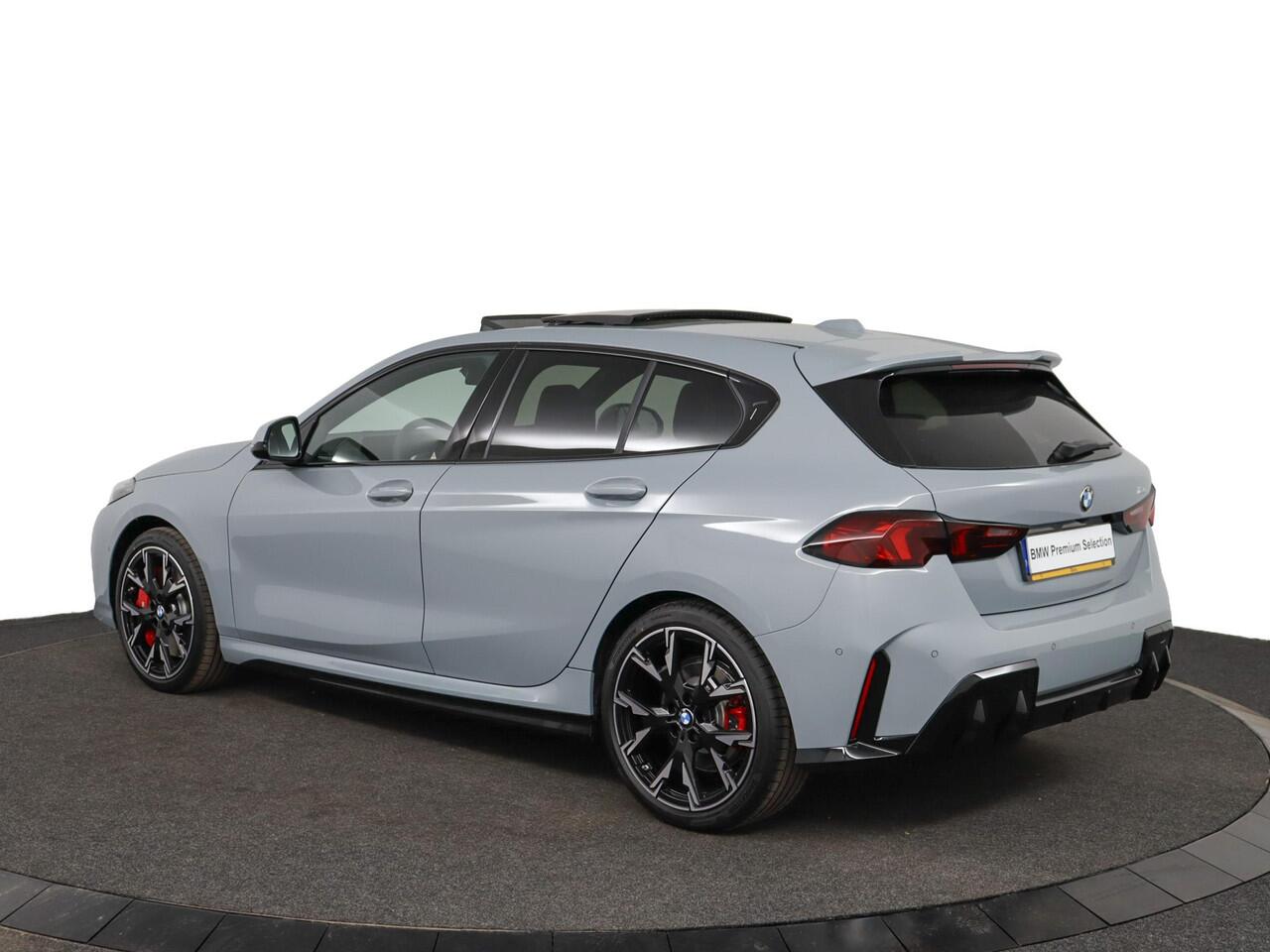 BMW 1-SERIE 120 M Sportpakket Pro | Comfort Access | Panoramadak | Harman-Kardon | M Adaptief onderstel | Adaptieve LED koplampen