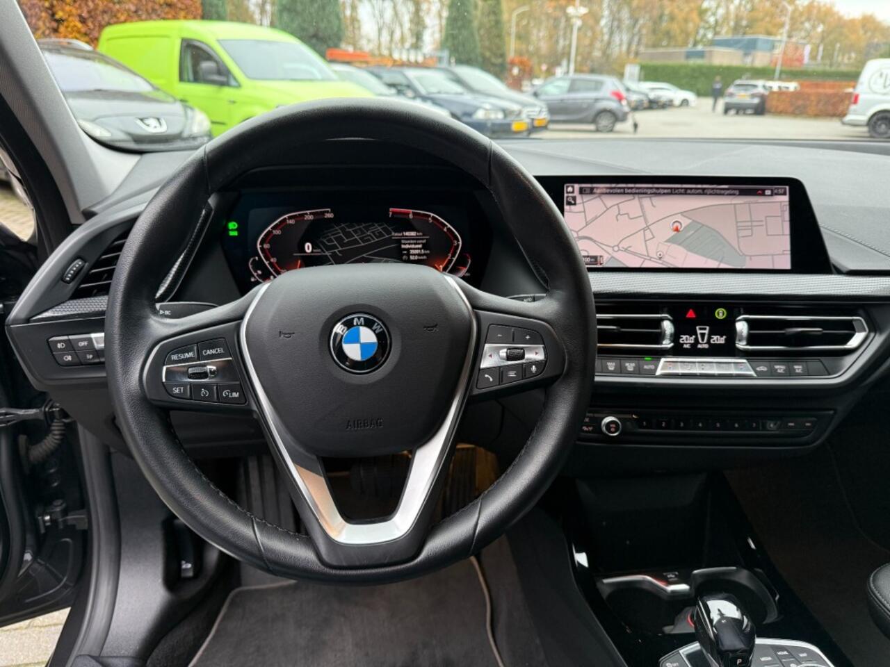 BMW 1-SERIE 118I Sportline,LED,Clima,Navi/Carplay,Digi Display,Dealer OH,