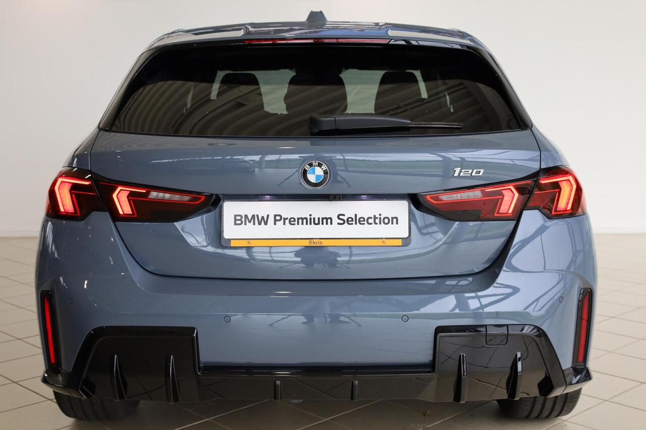 BMW 1-SERIE 120 | M Sportpakket | Innovation Pack | Live Cockpit Professional | Harman/Kardon | Trekhaak