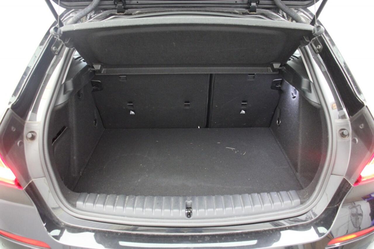 BMW 1-SERIE 118i Business Edition - Carplay, Camera, Leer, Cruise