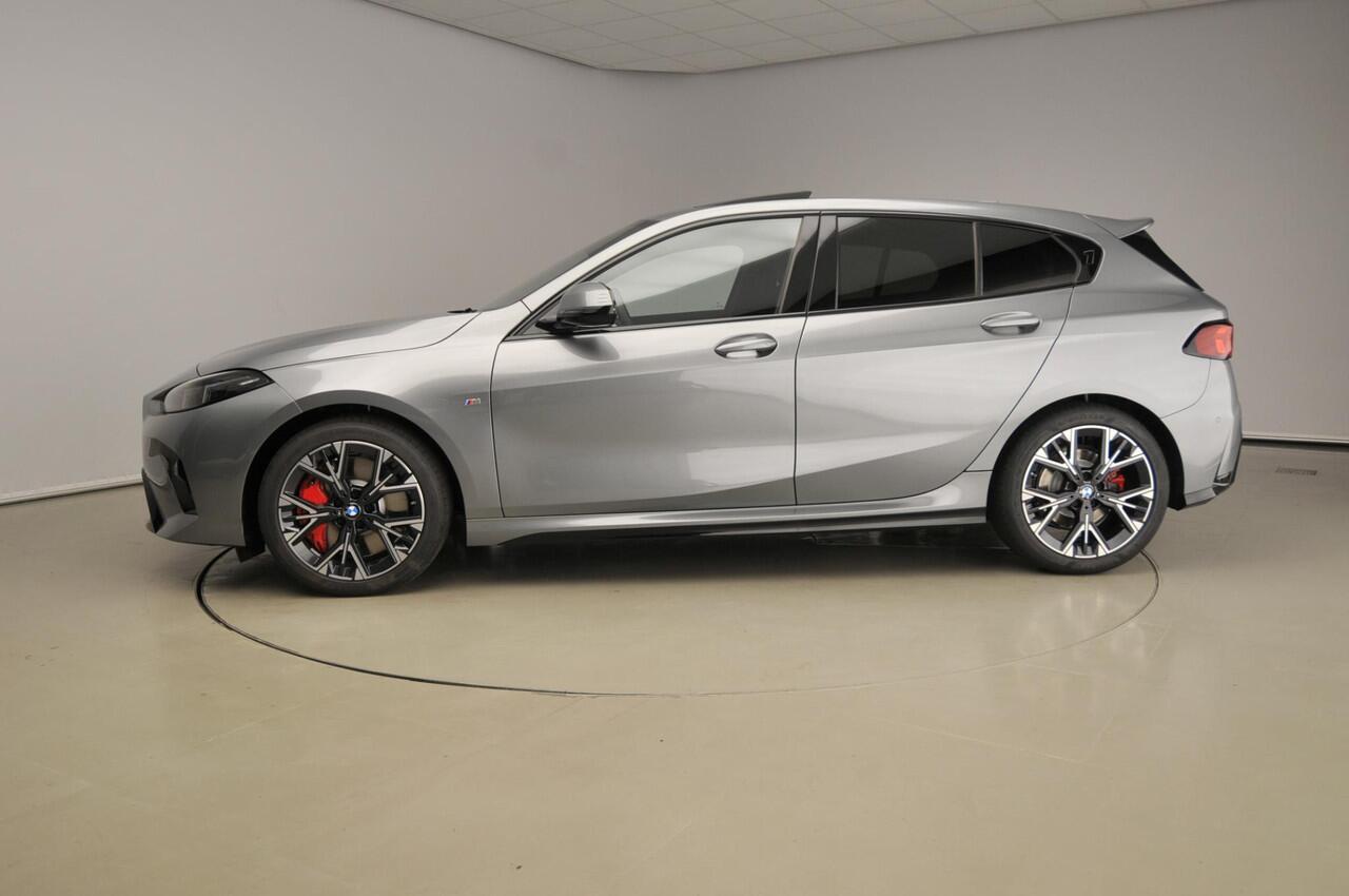 BMW 1-SERIE 120 | M-Sportpakket | LED | Navigatie | Schuifdak | Keyles go | Active cruise | DAB | Harman-kardon sound | Alu 18 inch