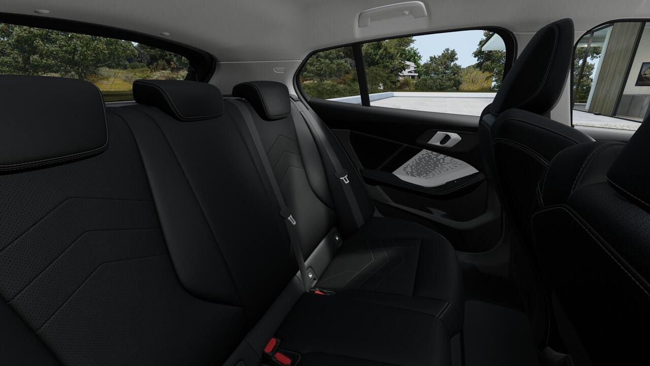 BMW 1-SERIE 120 Automaat / Sportstoelen / Achteruitrijcamera / Parking Assistant / Stoelverwarming