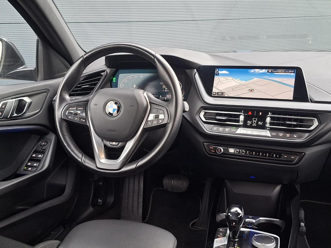 BMW 1-SERIE 118i Business Edition | Sportline | Comfort Pack | LED | Carplay