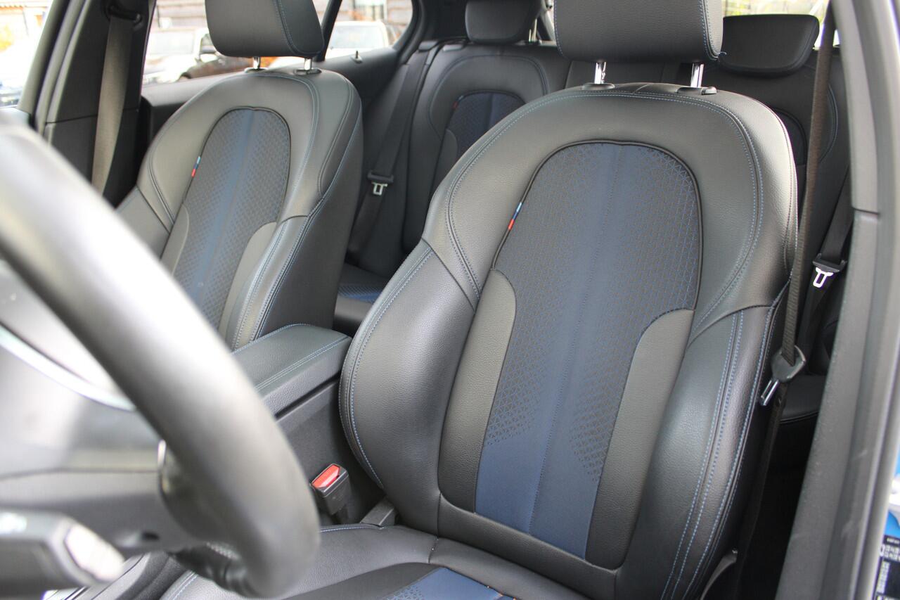 BMW 1-SERIE 118i High Executive M Sport 17 inch - Schuif kanteldak -Hooglans zwarte delen - Goed onderhouden Schuif kanteldak