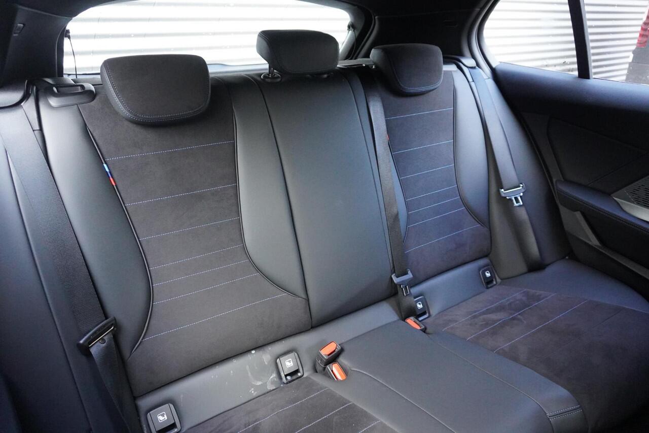 BMW 1-SERIE 120 M Sportpakket | 18 inch LM M Y-spaak | Parking Assistant | M Adaptief onderstel | Elektrisch verwarmde voorstoelen