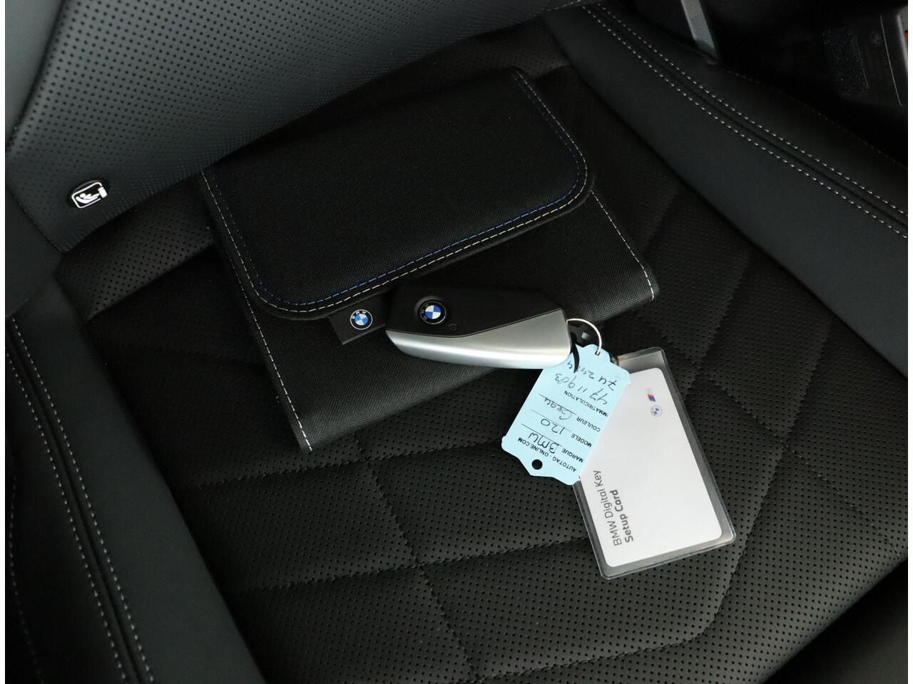 BMW 1-SERIE 120 M Sportpakket Pro | Comfort Access | Panoramadak | Harman-Kardon | M Adaptief onderstel | Adaptieve LED koplampen