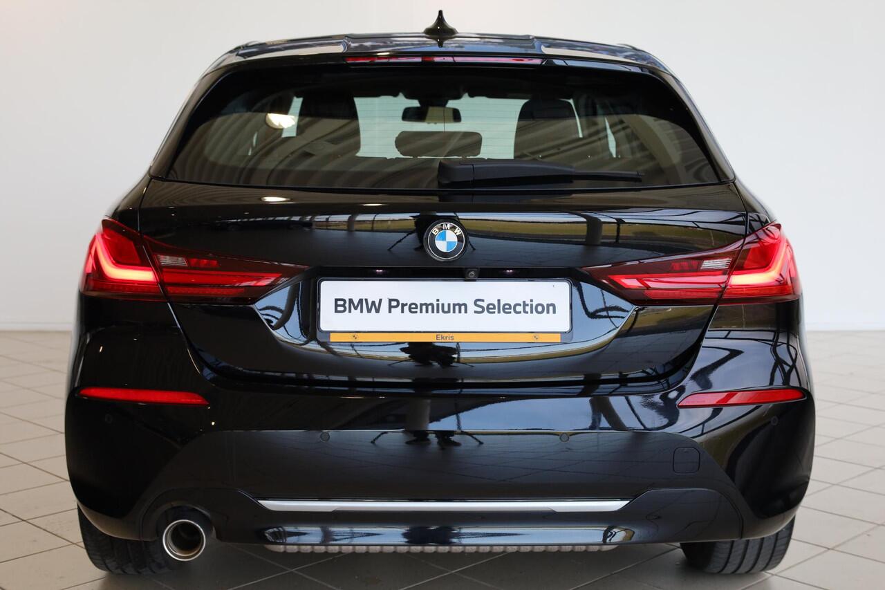 BMW 1-SERIE 118i | Comfort Access | Sportstoelen | Voorstoelen Verwarmd | Stuurverwarming | Driving Assistant | Head-Up Display