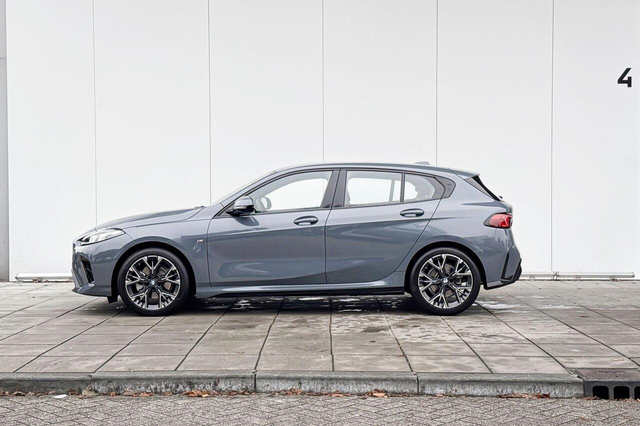 BMW 1-SERIE 120 M Sport / Head-Up / Adaptief LED / Comfort Acces / Elektrisch verstelbare voorstoelen / Parking Assistant Plus