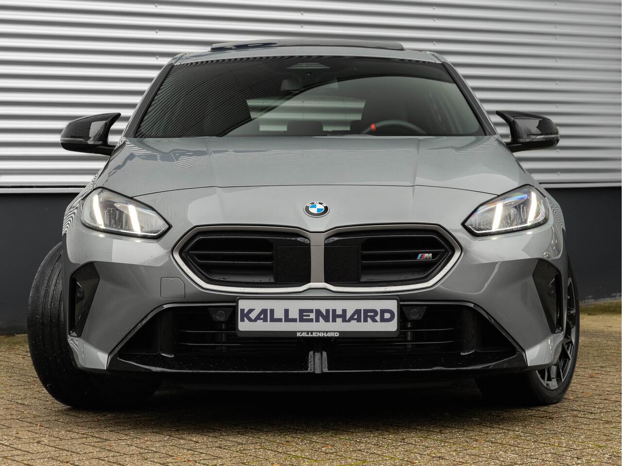BMW 1-SERIE M135 xDrive - Pano - Driving Ass - Harman Kardon - Camera