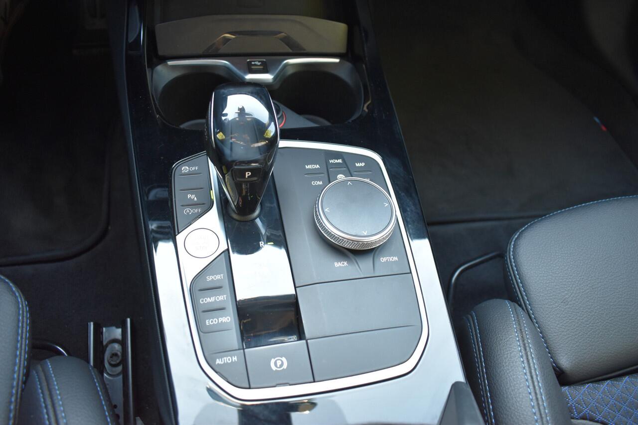 BMW 1-SERIE 118i High Executive M SPORT NIEUWST!