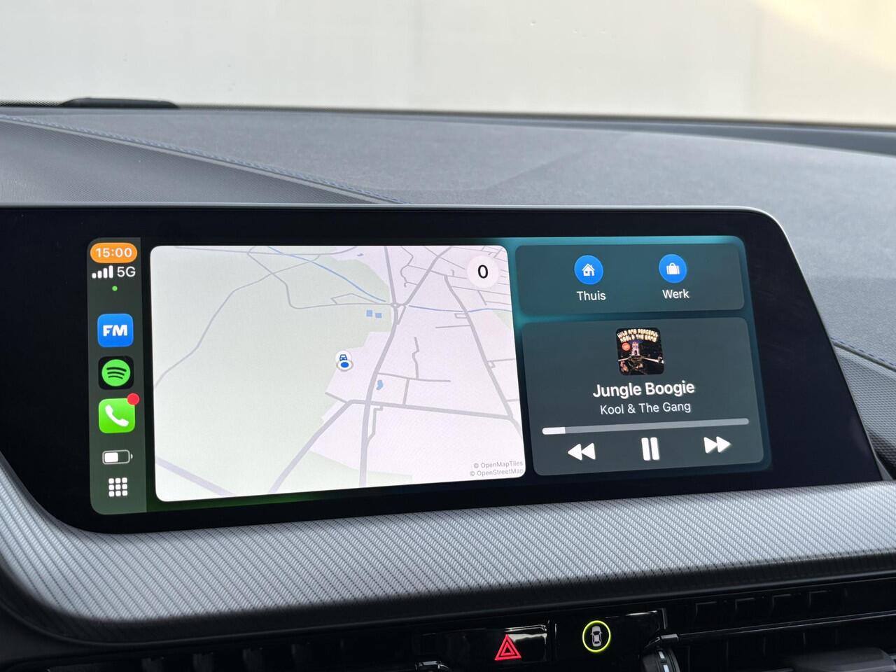 BMW 1-SERIE 118i Automaat / M-SPORT / Pack LED / Fabrieksgarantie tot 06-2026 / Sportstoelen / Trekgewicht 1300 Kg / Cruise control / Stoelverwarming / Apple Carplay Android Auto / Climate control / Keyless Entry/Start /