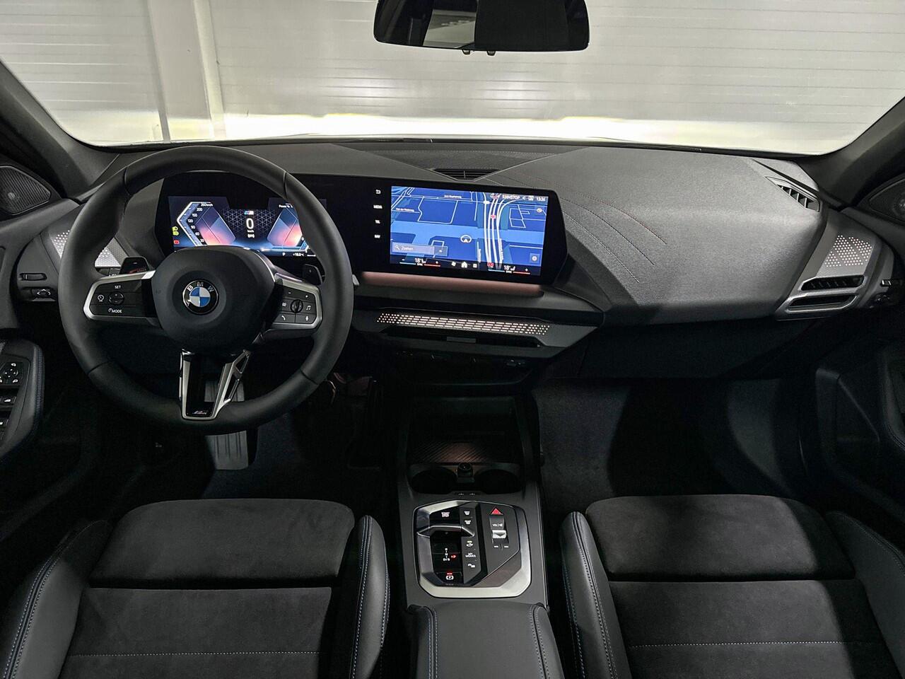 BMW 1-SERIE 120 | M-Sport Pro | Premium Pack | Driving Assistant | Harman/Kardon | Panoramadak | Comfort Access | Selections