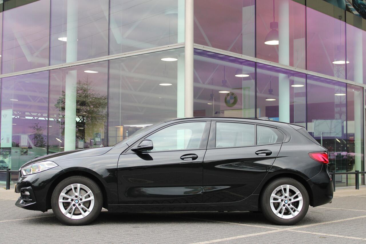 BMW 1-SERIE 118i Sport Line Automaat / Sportstoelen / Head-Up / Stoelverwarming / LED / Live Cockpit Professional