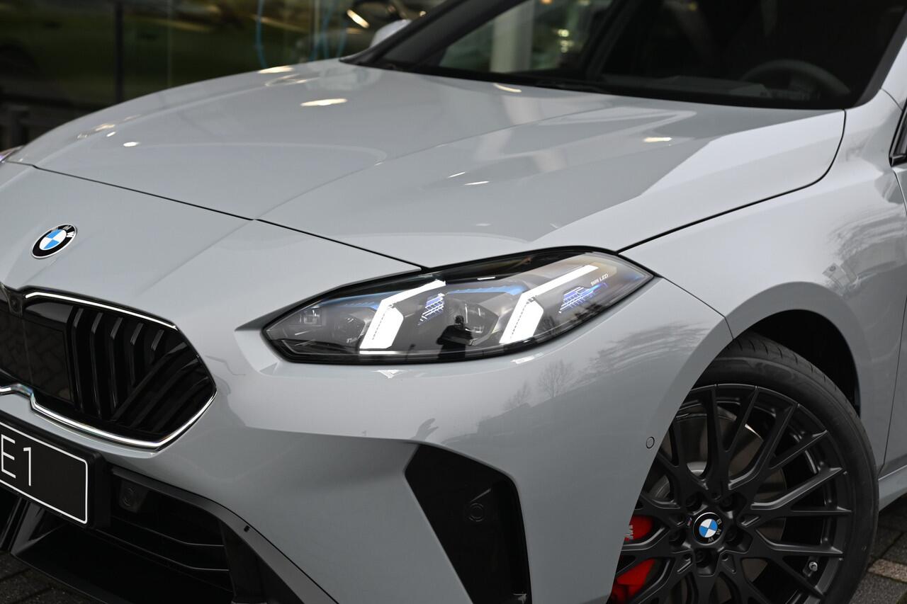 BMW 1-SERIE 120 High Executive M Sport Automaat / Sportstoelen / Adaptieve LED / Head-Up / M Adaptief onderstel / Parking Assistant Plus / Comfort Access