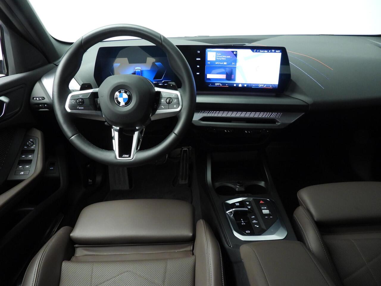 BMW 1-SERIE 5-deurs 120 | M-Sportpakket | LED | Leder | Navigatie | Stoelverwarming | Sportstoelen | Keyles go | DAB | Alu 18 inch