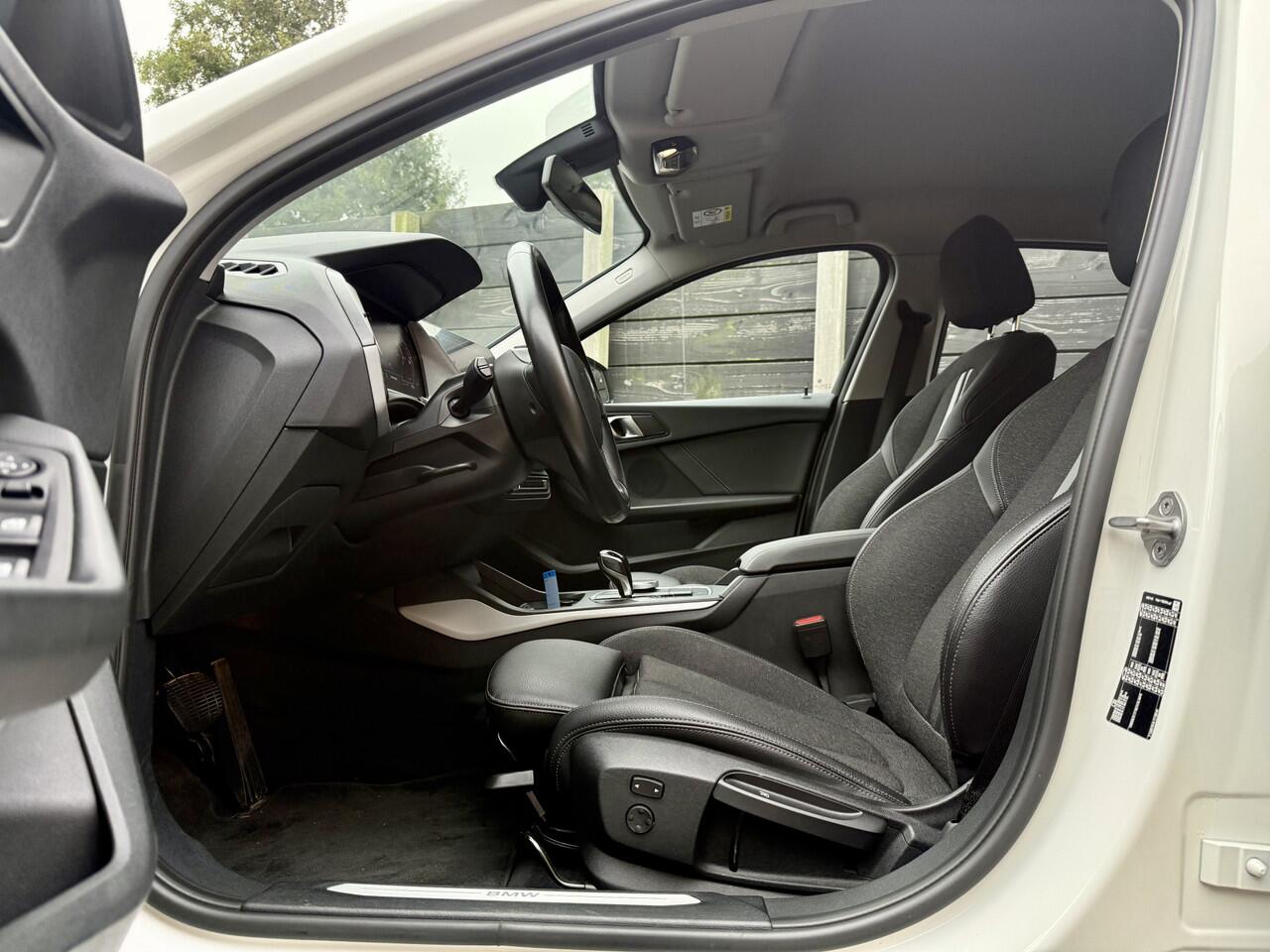 BMW 1-SERIE 118i Business Edition Plus automaat, nieuwstaat, dealer o.h.