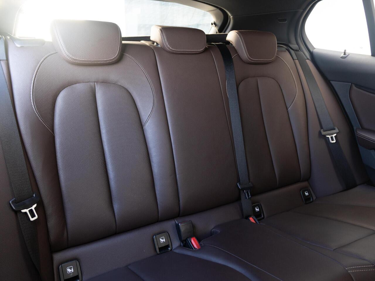 BMW 1-SERIE 120i | High Executive | M Sport | Stoelverwarming | Cruise Control | 17''